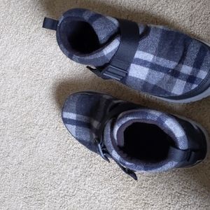Chaco 7.5 booties